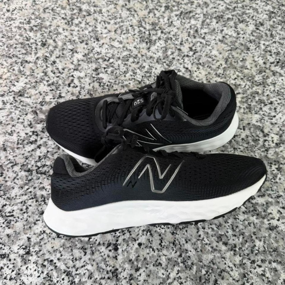 New‎ Balance Men's 520 v8 Black Running Sneaker Shoe M9.5 M520LB